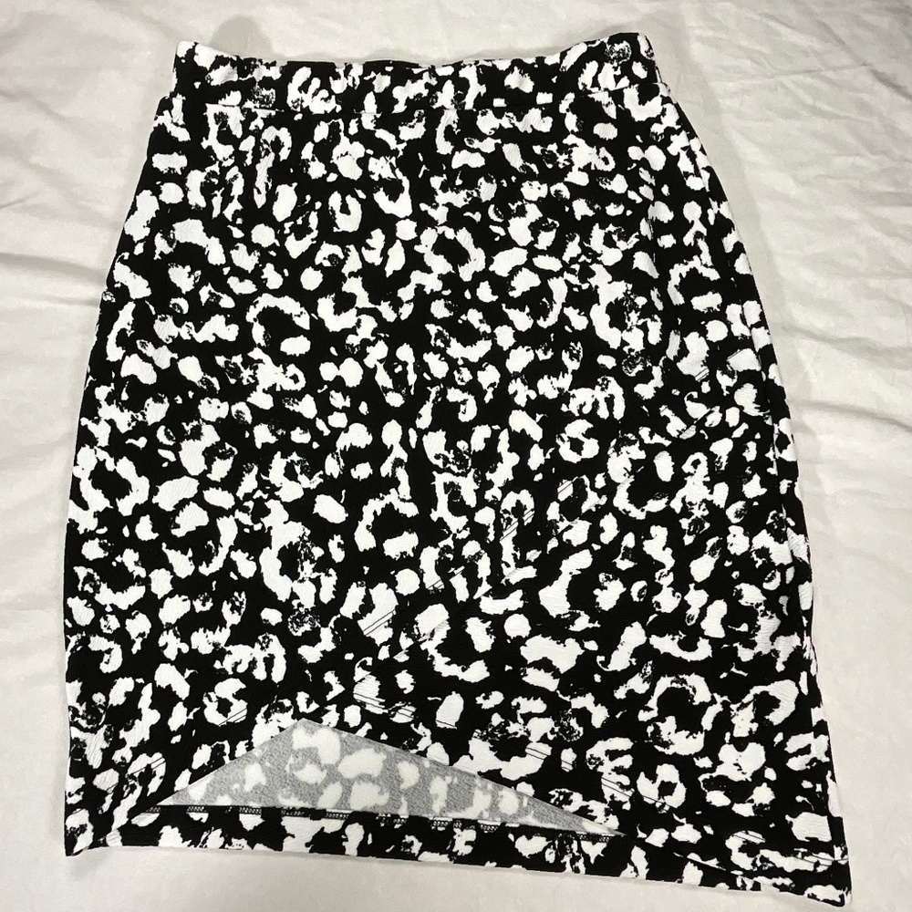 Pleione Leopard Print Bodycon Pencil Skirt Small Black White Asymmetrical Hem